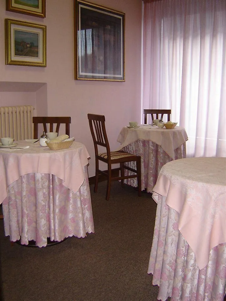 ***  Hotel Meuble Moderno Laveno-Mombello İtalya