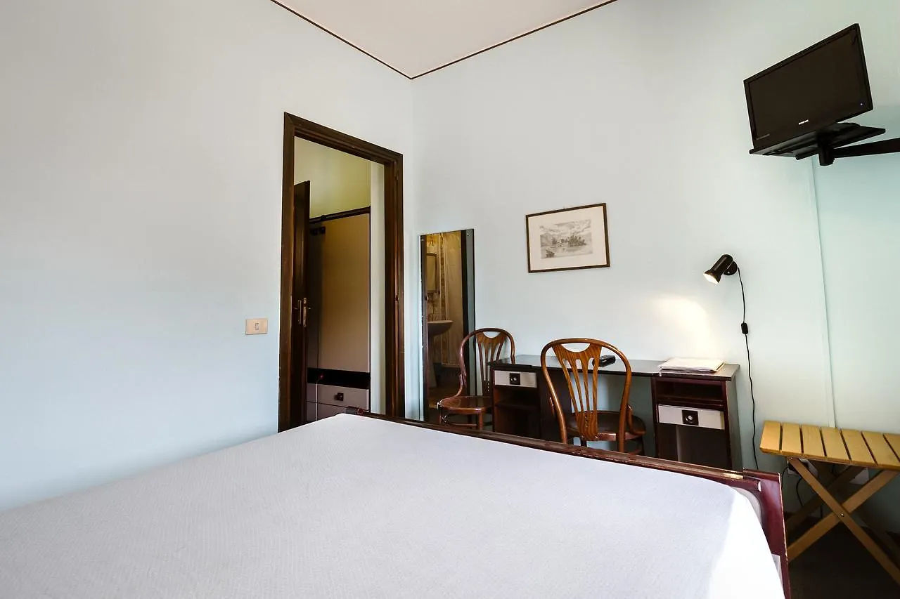 Hotel Meuble Moderno Laveno-Mombello