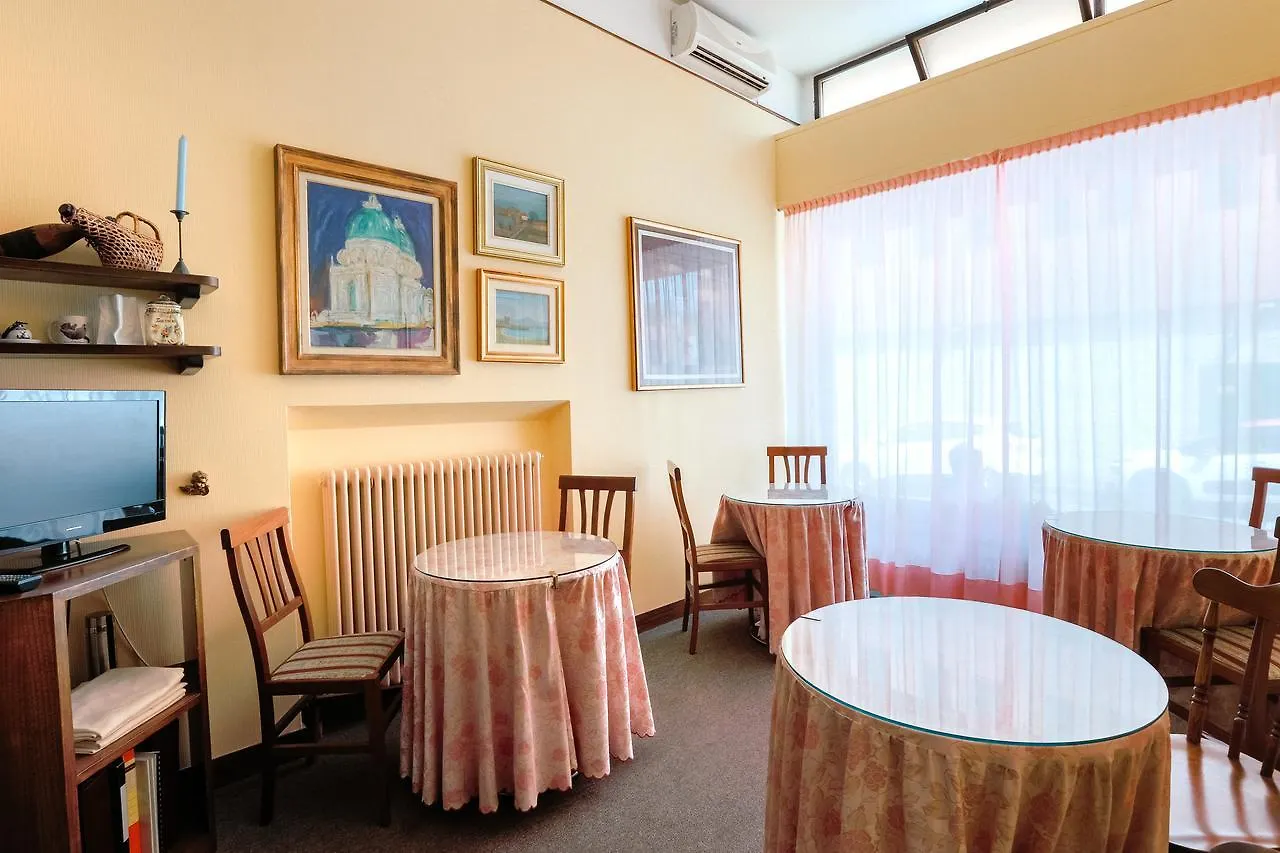 Hotel Meuble Moderno Laveno-Mombello