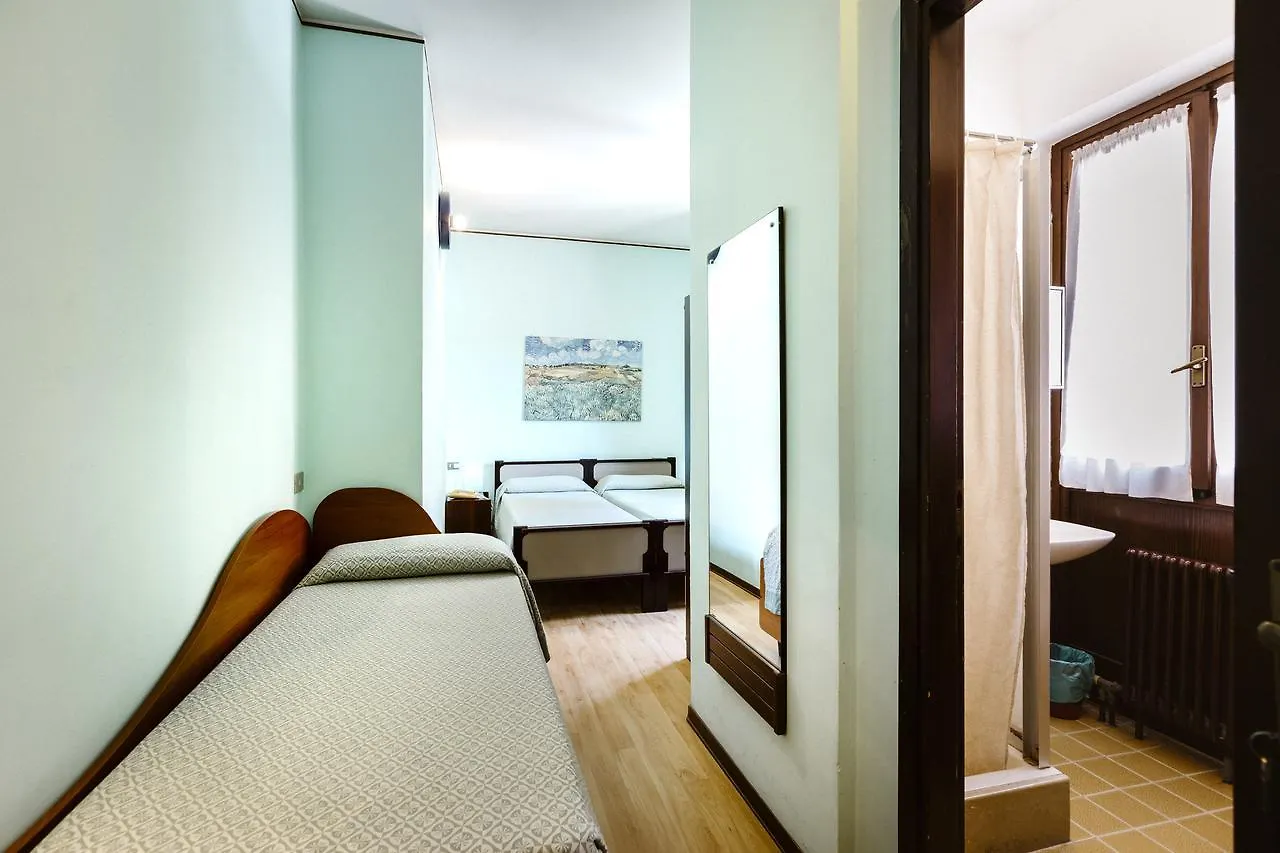Hotel Meuble Moderno Laveno-Mombello