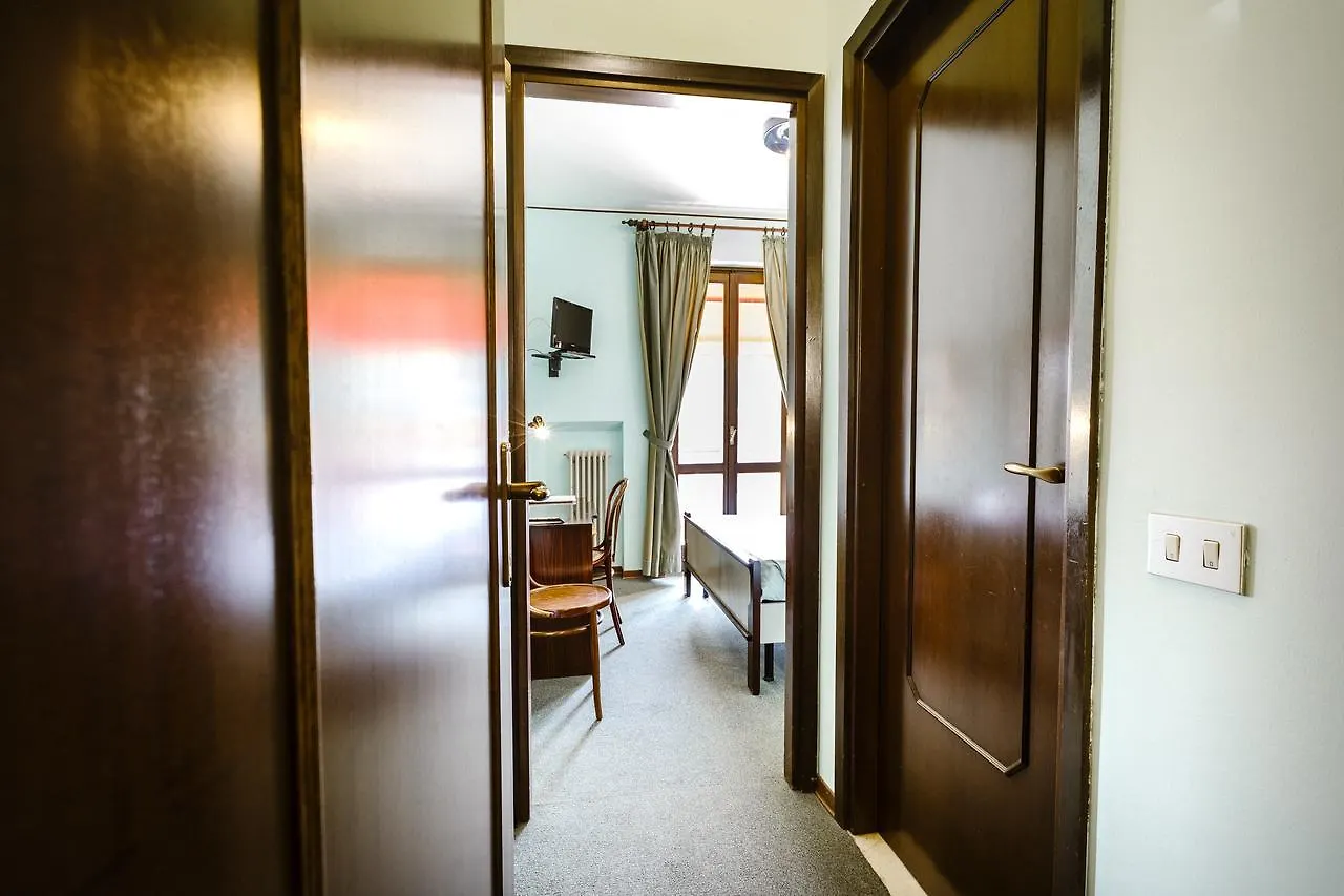 Hotel Meuble Moderno Laveno-Mombello 3*,